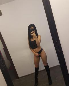 Morena española ardiente y cachonda